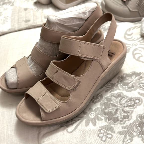 Clarks Shoes - Clark’s soft cushion beige wedges women’s size 8